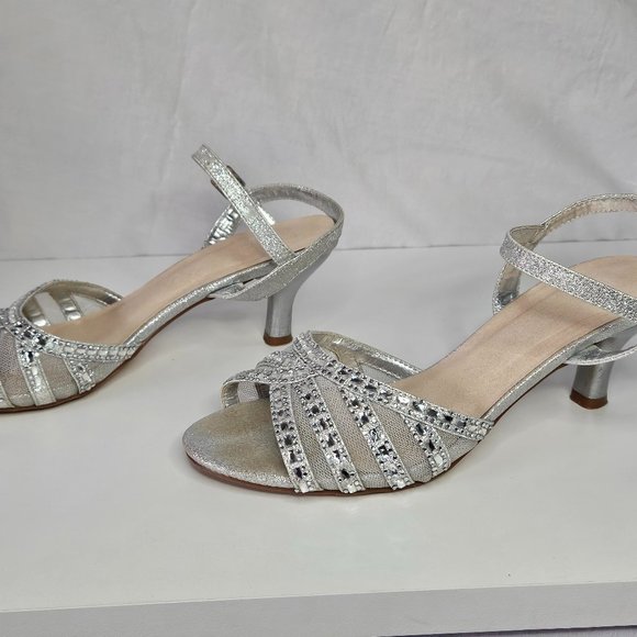 Womens Dress Shoe, Shiny Crystal Silver - Picture 2 of 6